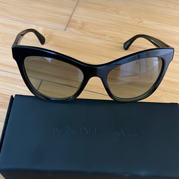 Women Designer CHANEL Sunglasses Cat Eye Used Great Condition - Picture 8 of 12